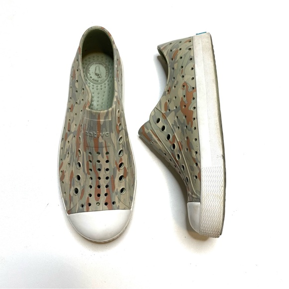 Native Shoes Other - Native Jefferson Shoes in Neutral Light Camo Green & Tan Slip On Kids Size J1 1